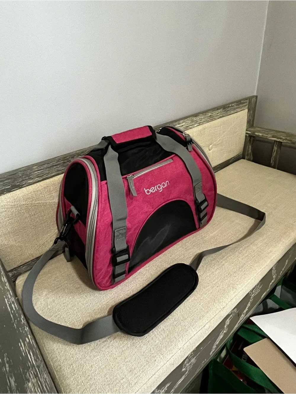 Coastal Pet Bergan Comfort Carrier - Cat and Dog Carrier - Heather Berry NWOT